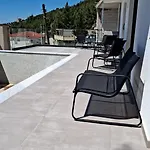 Tina Villa